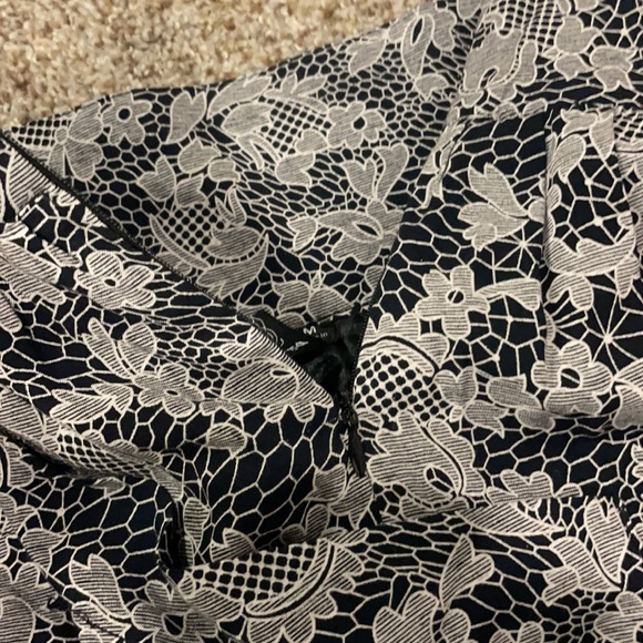 Flowy Navy floral skirt M - Picture 8 of 9